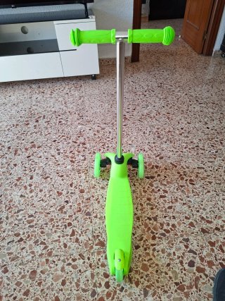 Patinete infantil 3 ruedas verde.