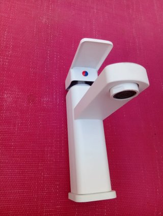 Grifo moderno blanco