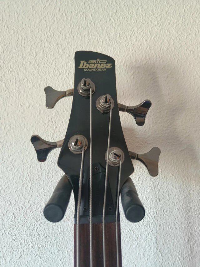 Bajo Ibanez GIO 2011