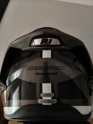 Precioso Casco Scorpion EXO R1 EVO AIR Gris/Negro