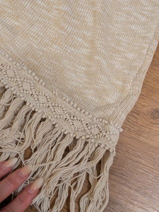 Chaleco beige con flecos boho
