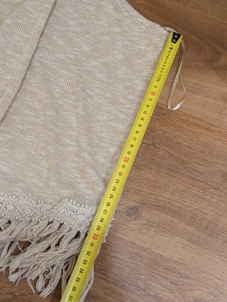 Chaleco beige con flecos boho