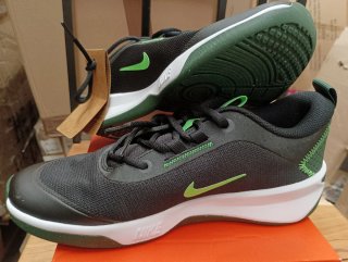 Nike Omni Multi-Court Talla 40 Nuevas