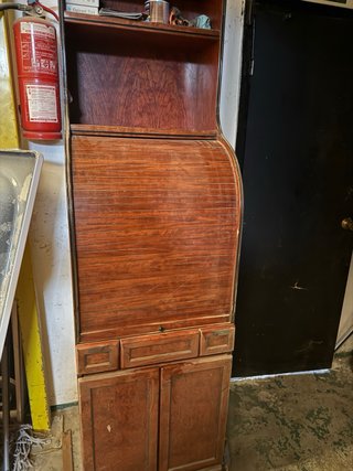 Mueble antiguo de madera