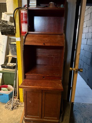 Mueble antiguo de madera