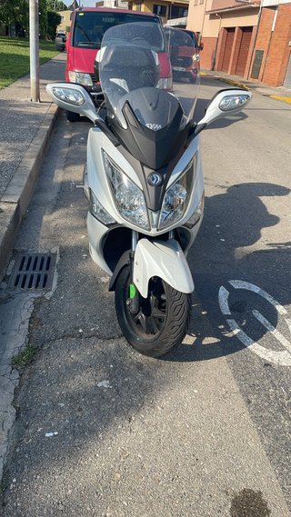 Sim 125cc Maxi Scooter Blanca y Negra