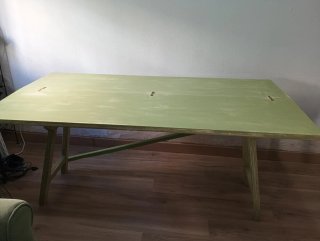 Mesa de trabajo antigua verde manzana y desgastado