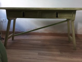 Mesa de trabajo antigua verde manzana y desgastado