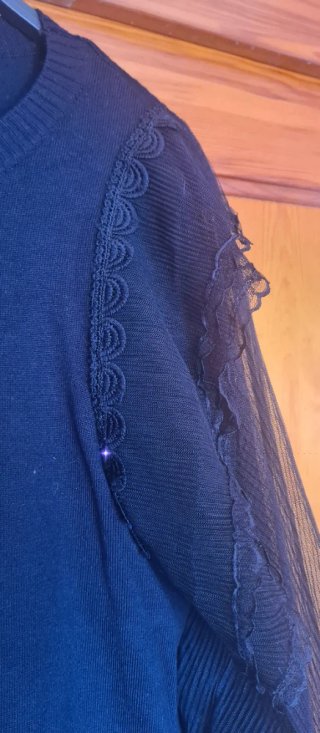 Jersey negro mangas abullonadas transparentes