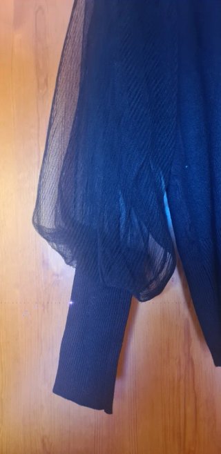 Jersey negro mangas abullonadas transparentes
