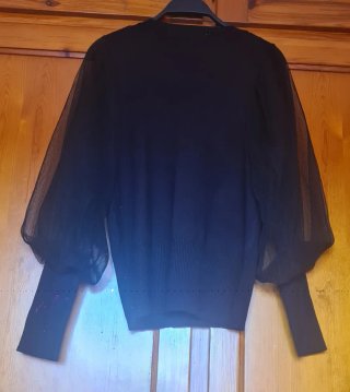 Jersey negro mangas abullonadas transparentes