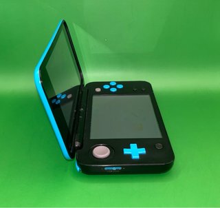 Nintendo 2DS XL + Caricatore + scheda Micro SD