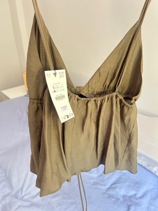 Top Zara verde oliva nuevo