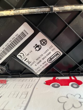 Cafetera Nespresso DeLonghi Lattissima Roja