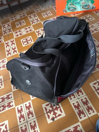 Bolsa de viaje Delsey 2 ruedas negra y roja