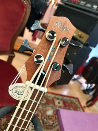 Bajo Ukelele FLIGHT A estrenar !!