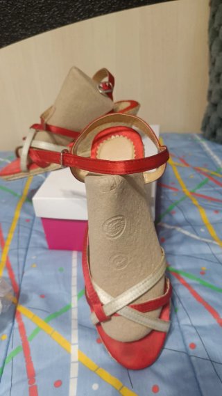 Sandalias cuña tiras rojas y blancas