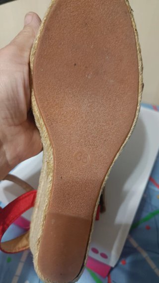 Sandalias cuña tiras rojas y blancas