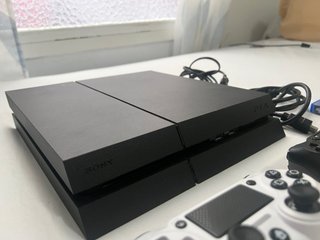 PS4 500 GB Negra + 2 Mandos + Juegos+ cables