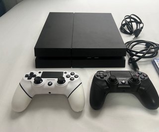 PS4 500 GB Negra + 2 Mandos + cables