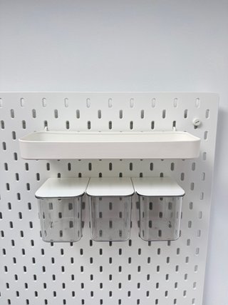 Tablero perforado SKÅDIS Ikea blanco + accesorios