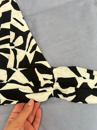 Top Zara blanco y negro estampado