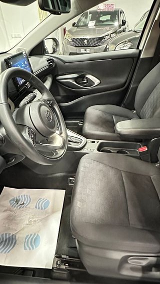 TOYOTA Yaris 1.5 120H Business Plus