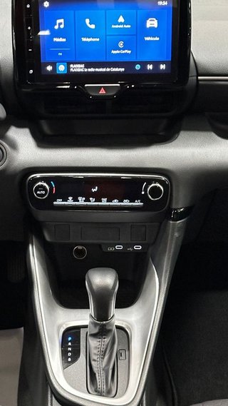TOYOTA Yaris 1.5 120H Business Plus