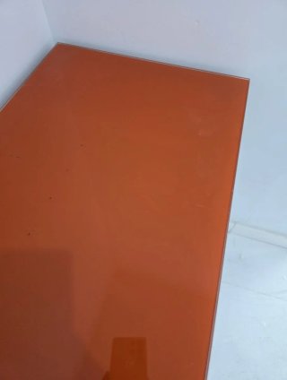 Mesa moderna cristal naranja y metal