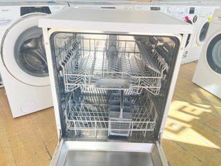 LAVAVAJILLAS BOSCH 2 BANDEJAS A+++. COMO NUEVO