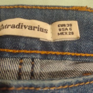 Shorts Vaqueros con rotos Stradivarius