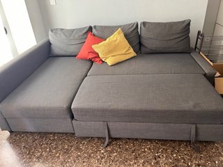Divano letto chaiselongue grigio Ikea Friheten. Trasloco