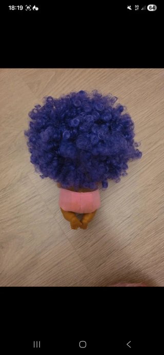 Muñeca Bellies con pelo morado