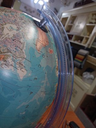 Mappamondo geografico vintage illuminato