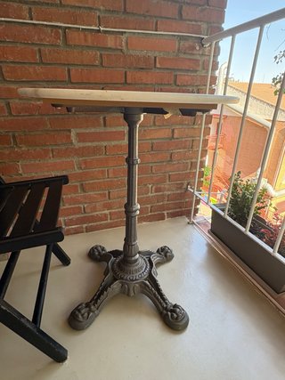 Mesa redonda forja y piedra