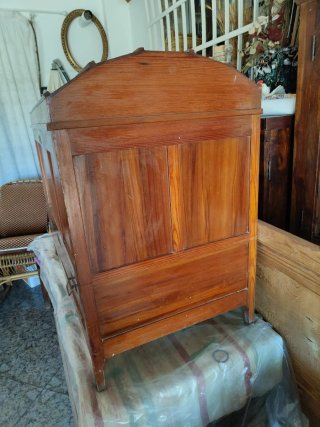 Baúl cofre antiguo con marquetería