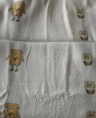 Colcha con bordado de Bob Esponja
