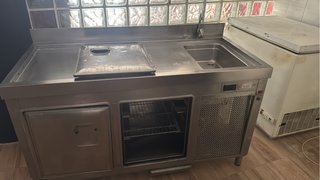 Nevera compacta de acero inoxidable con fregadero