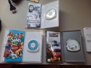 PSP Sony Blanca + Tarjeta Memoria 2GB
