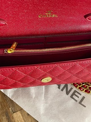 Borsa Chanel rossa con catena dorata