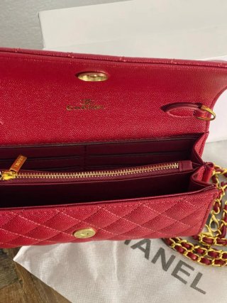 Borsa Chanel rossa con catena dorata