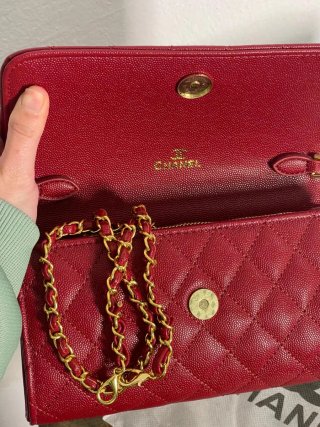 Borsa Chanel rossa con catena dorata