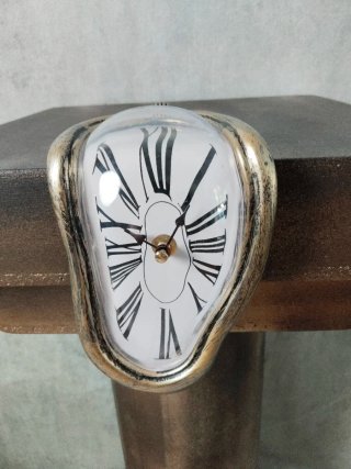 Reloj Dalí Dorado y Blanco