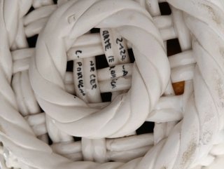 Cesta cerámica con frutas