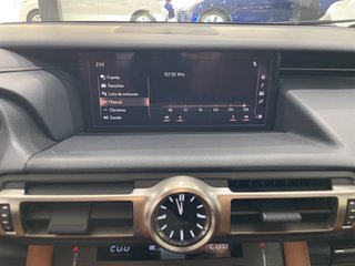 RC 2.5 300h Executive Navigation