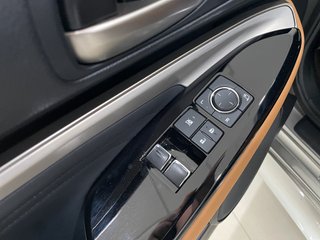RC 2.5 300h Executive Navigation