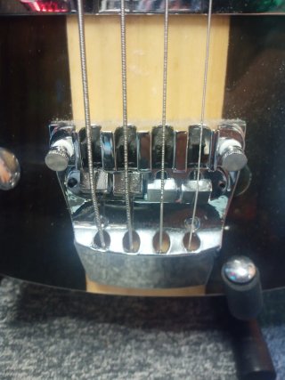 Bajo estilo Rickenbacker