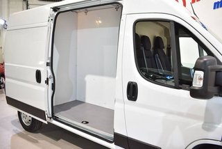 Peugeot e-Boxer FURGÓN 100 % ELÉCTRICA L2H2 37 KWH 122 CV