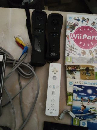 Consola Wii Negra + 3 Mandos + Juegos