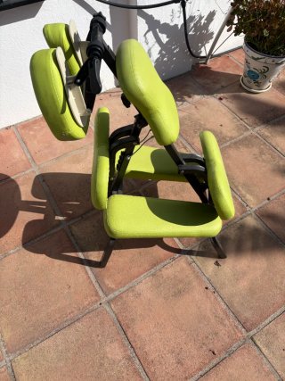 Silla de masajes verde claro muy poco uso,